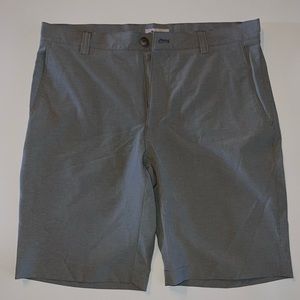 Men’s Peter Millar Shackleford Performance Hybrid Short.  10” inseam - size 32.